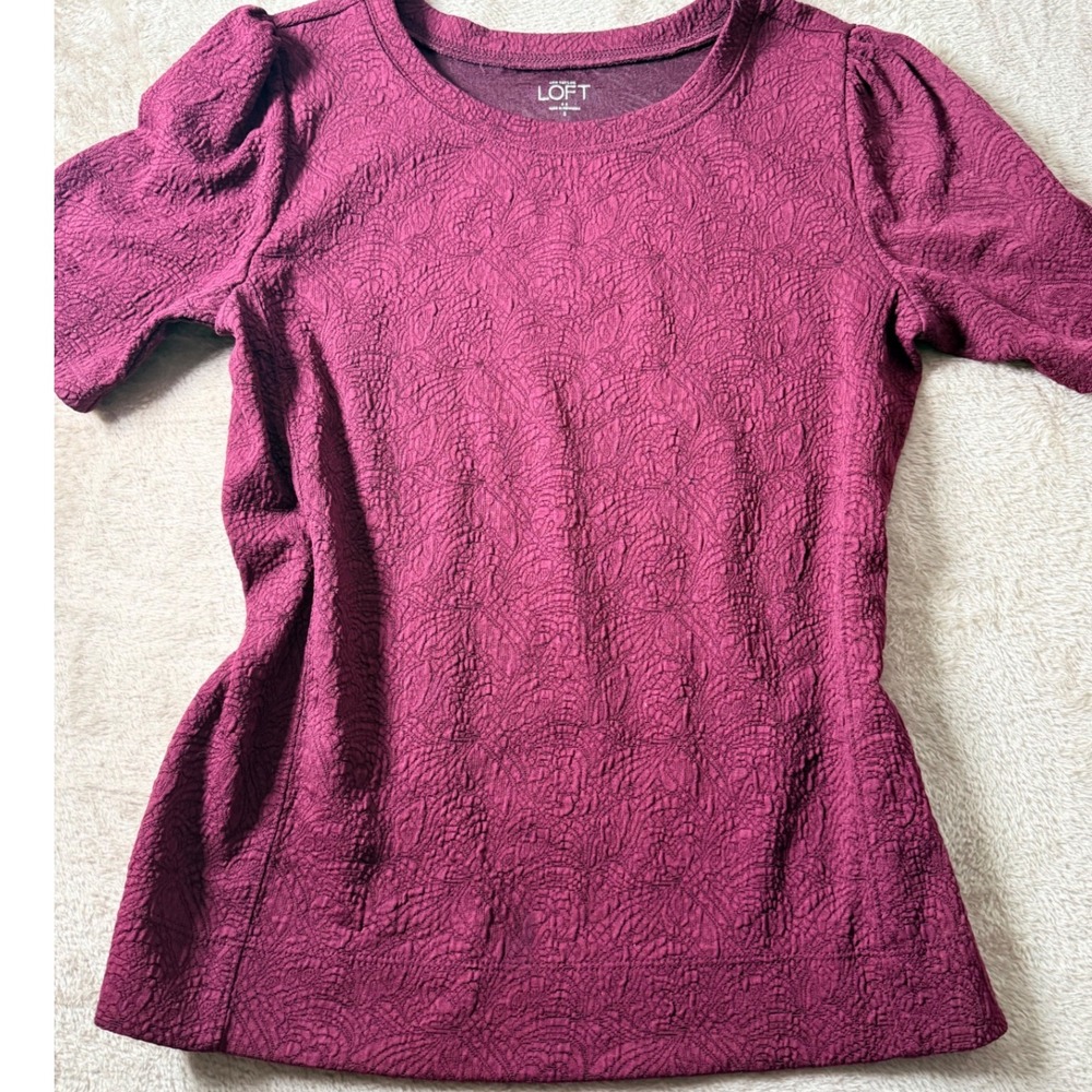 Ann Taylor LOFT Burgundy Textured Matelasse Puff Sleeve Top Small Autumn